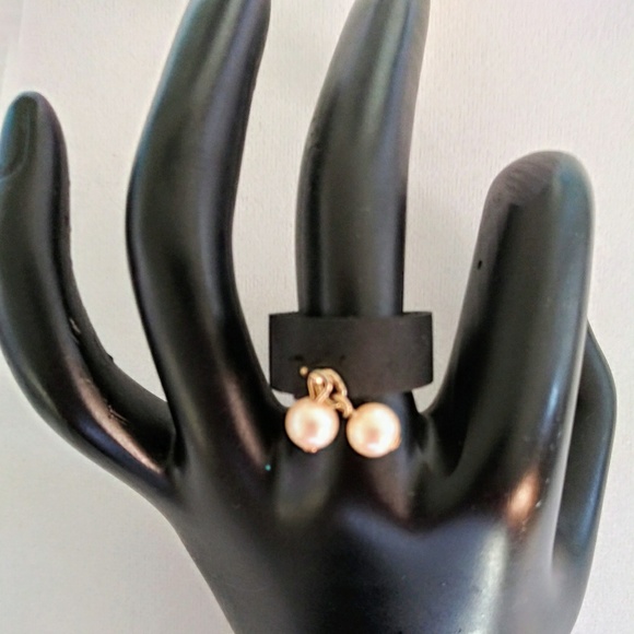 Leather Band Pearl Dangle. Ring - Picture 3 of 6